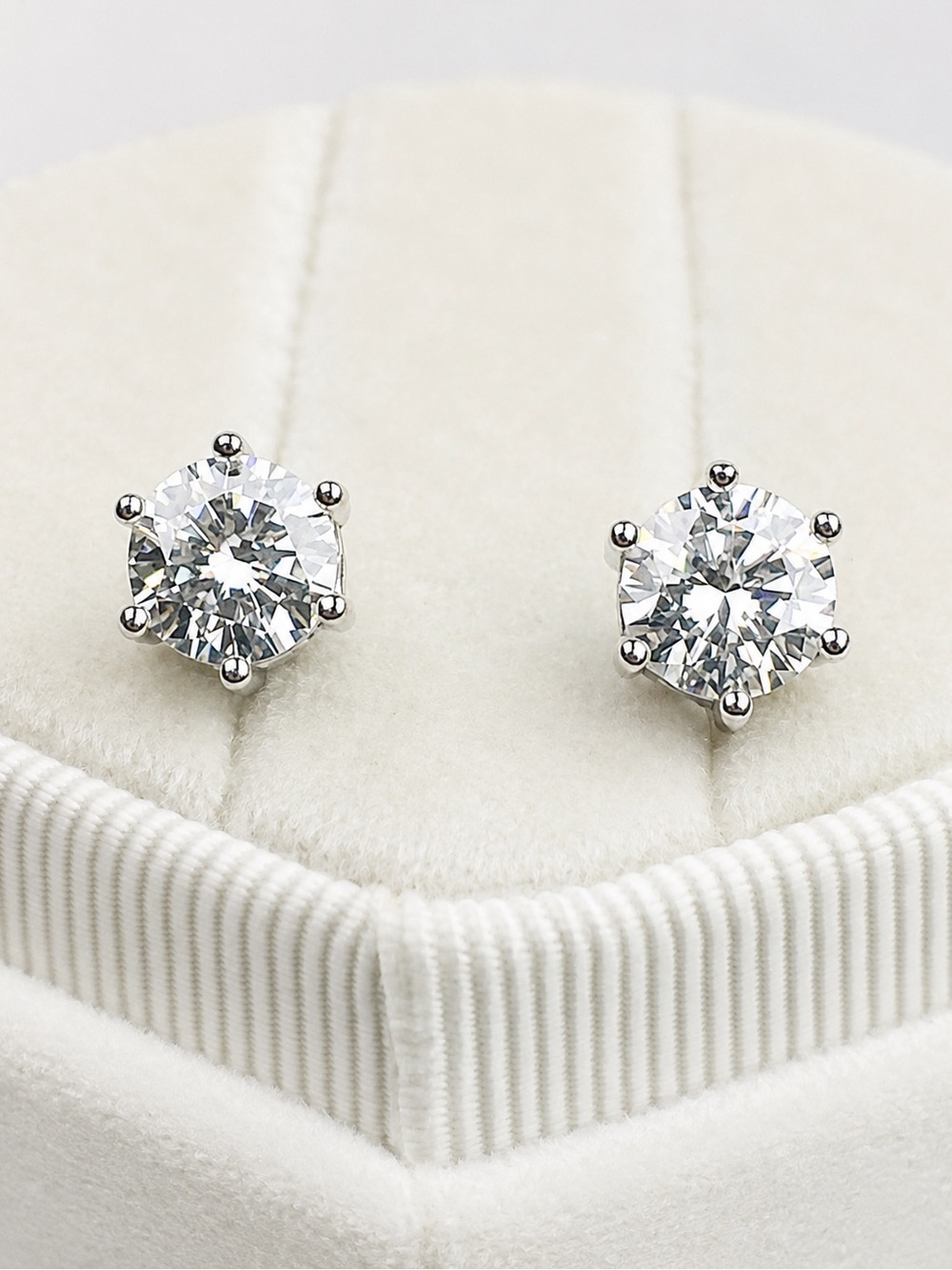 Brilliant Cut 1C Solitaire Moissanite Stud Earrings 925 Sterling Silver